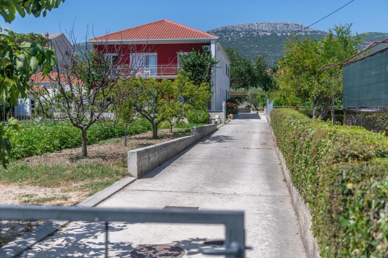 Apartments Lovor & Lavanda Kaštela Exterior foto